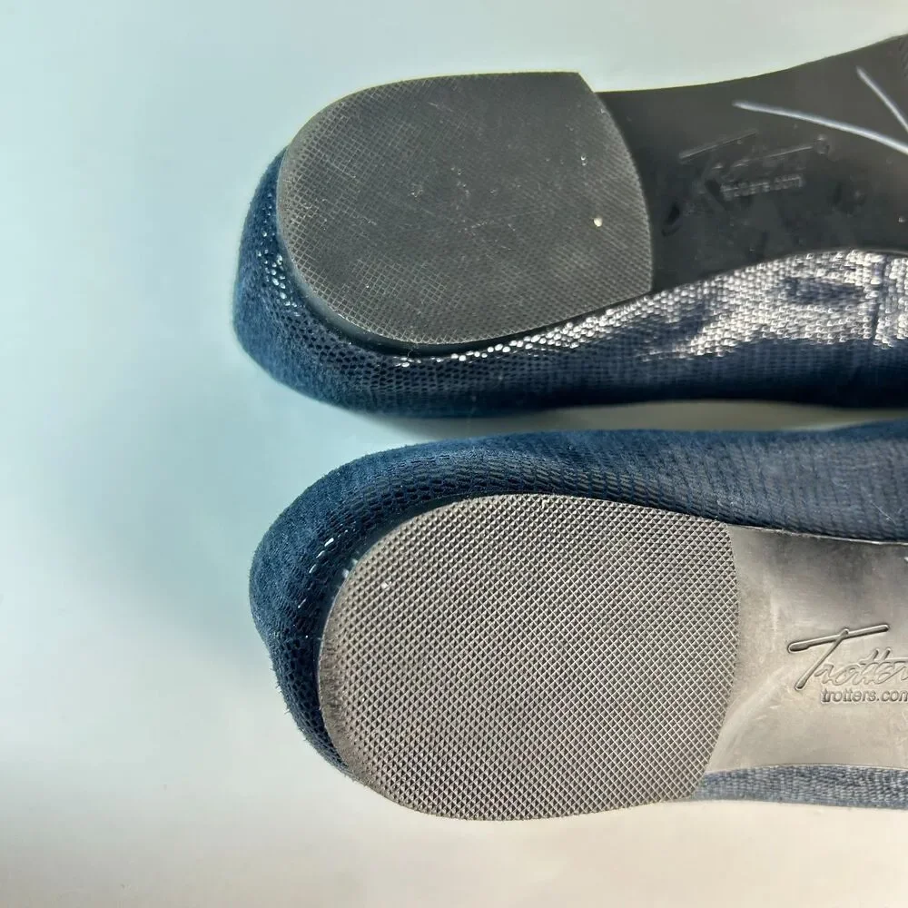 Trotters Women's Harlowe Navy Lizard Embossed Leather Flat Slip-on Size 8N